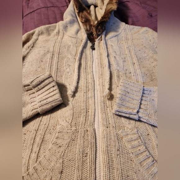 Hooded Zipper Sweater - Picture 3 of 4